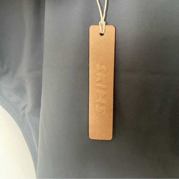 Skims signature swim SCOOP NECK ONE PIECE NWT - Picture 7 of 8